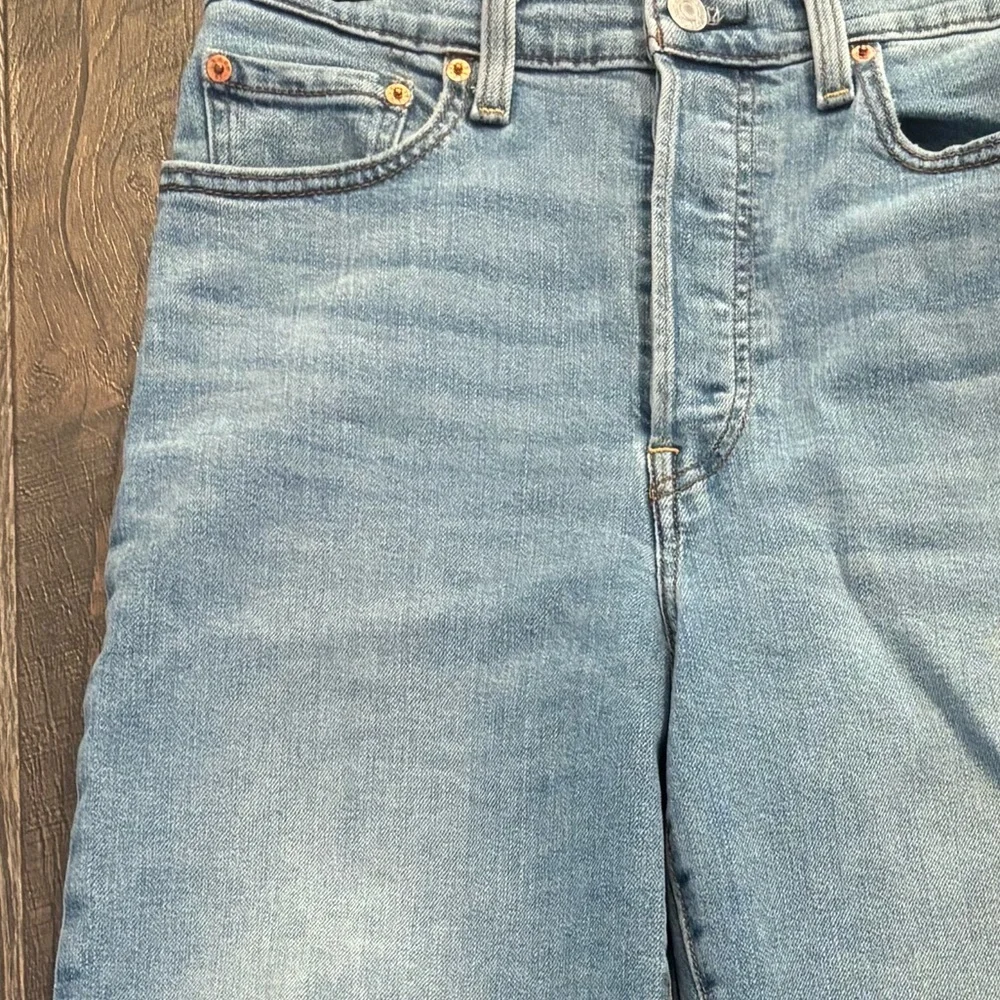 Levi's Ribcage Straight Leg Button Fly High Rise 24W Great Condition! - Picture 6 of 13